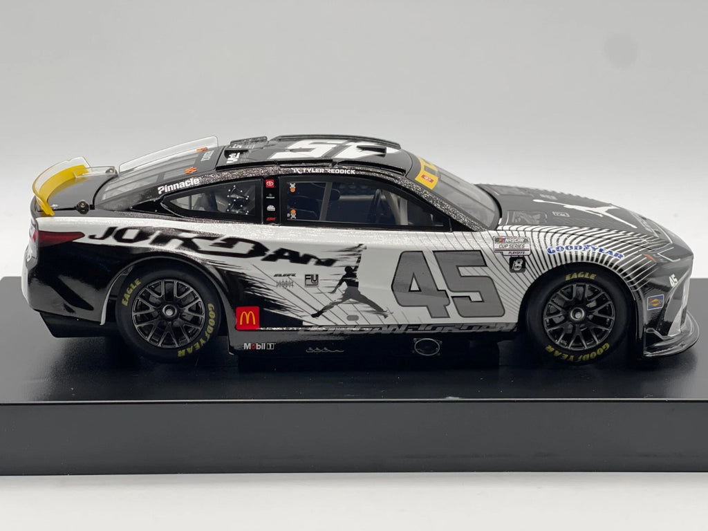 Tyler Reddick #45 Jordan Brand Black 2024 Camry ELITE 1:24 1/221 DIN 198 - original photograph 6