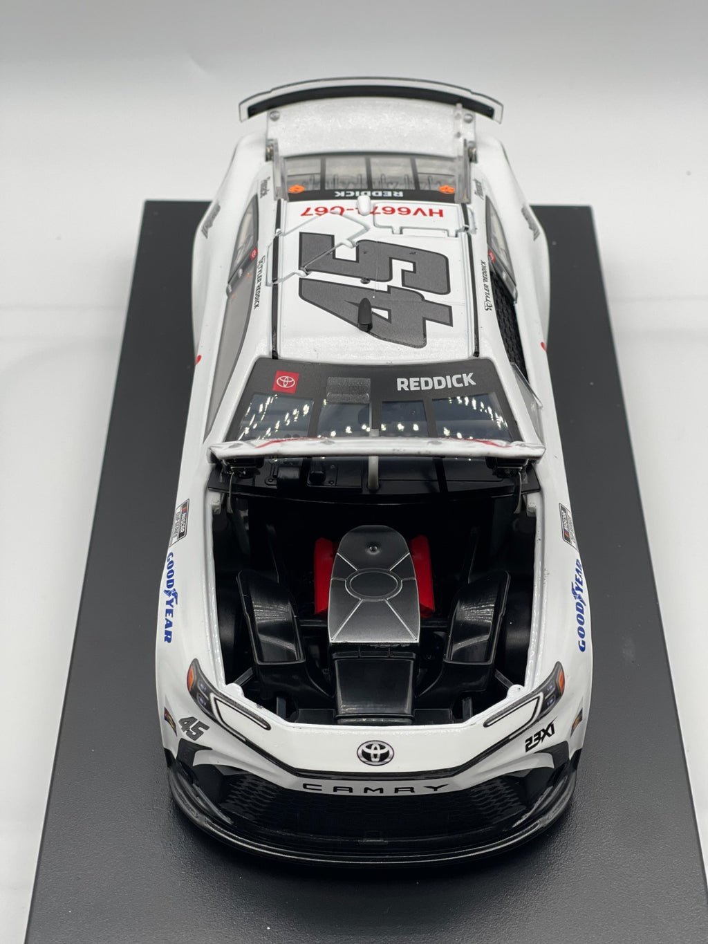Tyler Reddick #45 Jordan Brand 2025 Camry ELITE 1:24 1/239 DIN 216 - original photograph 4