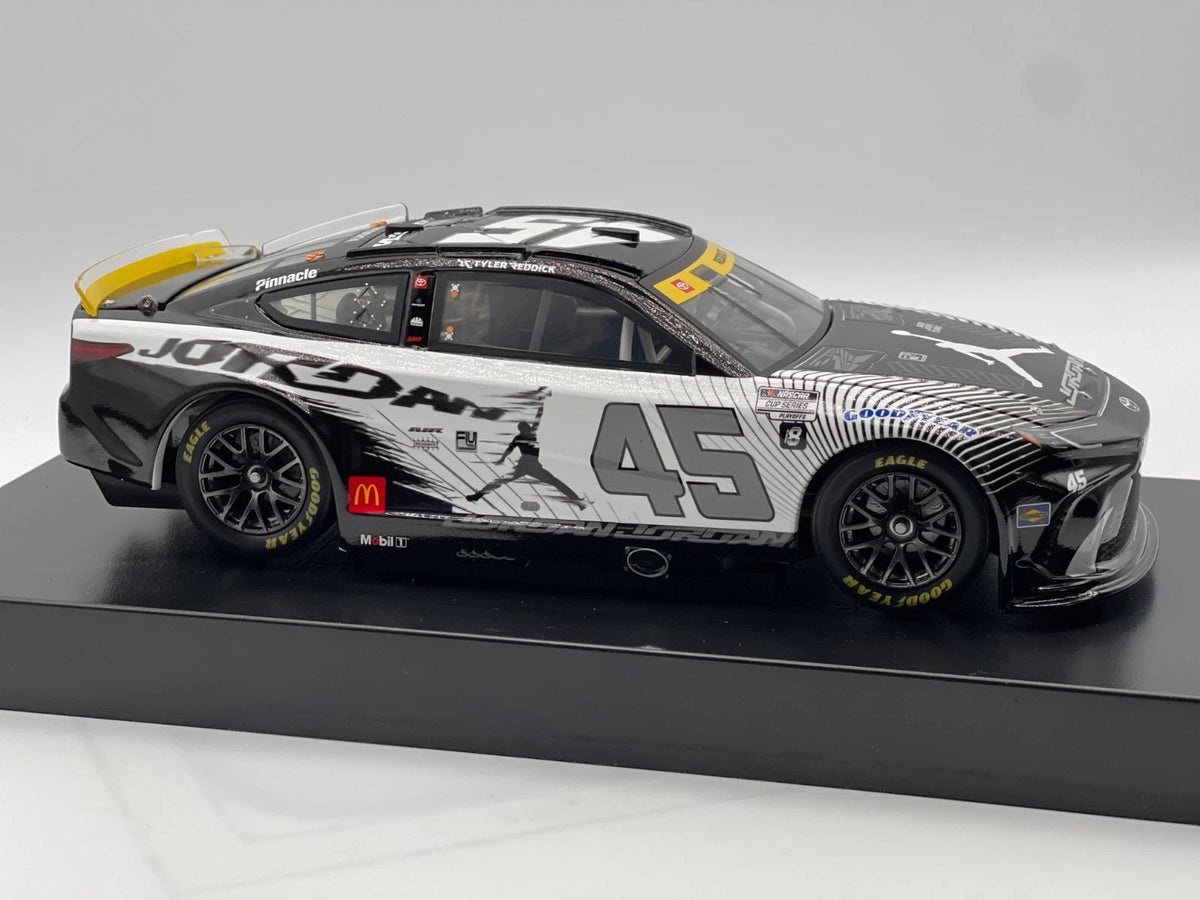 Tyler Reddick #45 Jordan Brand Black 2024 Camry ELITE 1:24 1/221 DIN 198 - original photograph 5