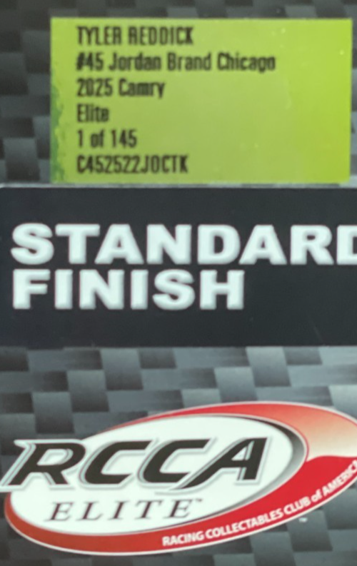 Tyler Reddick #45 Jordan Brand Chicago 2025 Camry ELITE 1:24 1/145 DIN 138 - original photograph 5