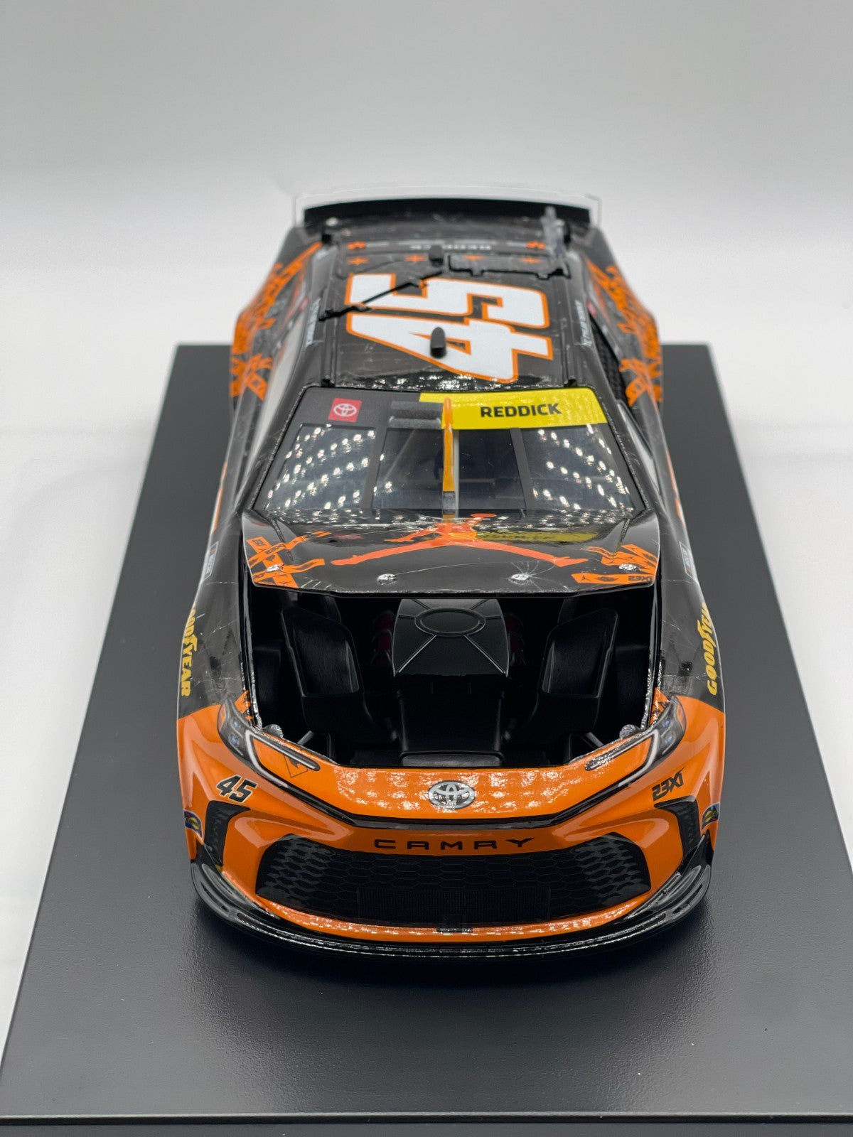 Tyler Reddick #45 Jordan Brand Chicago 2025 Camry 1:24 1/540 DIN 201 - original photograph 3