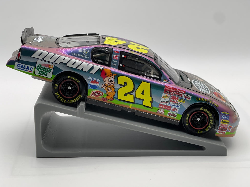 Jeff Gordon #24 DuPont Looney Tunes 2001 Monte Carlo ELITE 1:24 NASCAR 1/7500