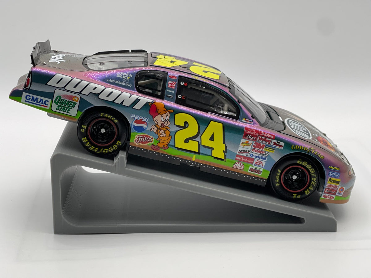 Jeff Gordon #24 DuPont Looney Tunes 2001 Monte Carlo ELITE 1:24 NASCAR 1/7500