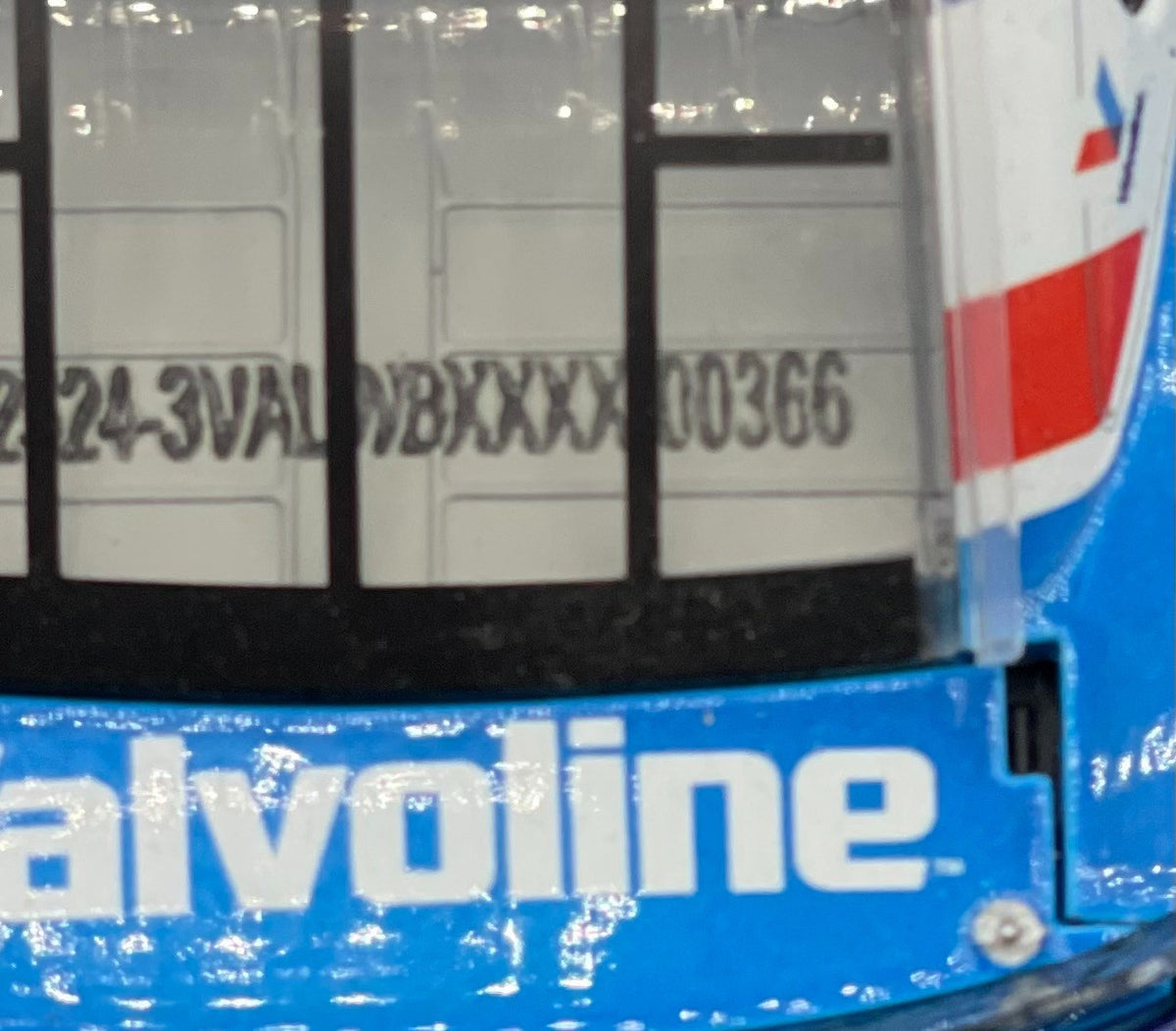 William Byron #24 Valvoline 2025 Chevrolet 1:24 NASCAR 1/504 DIN 366 - original photograph 8