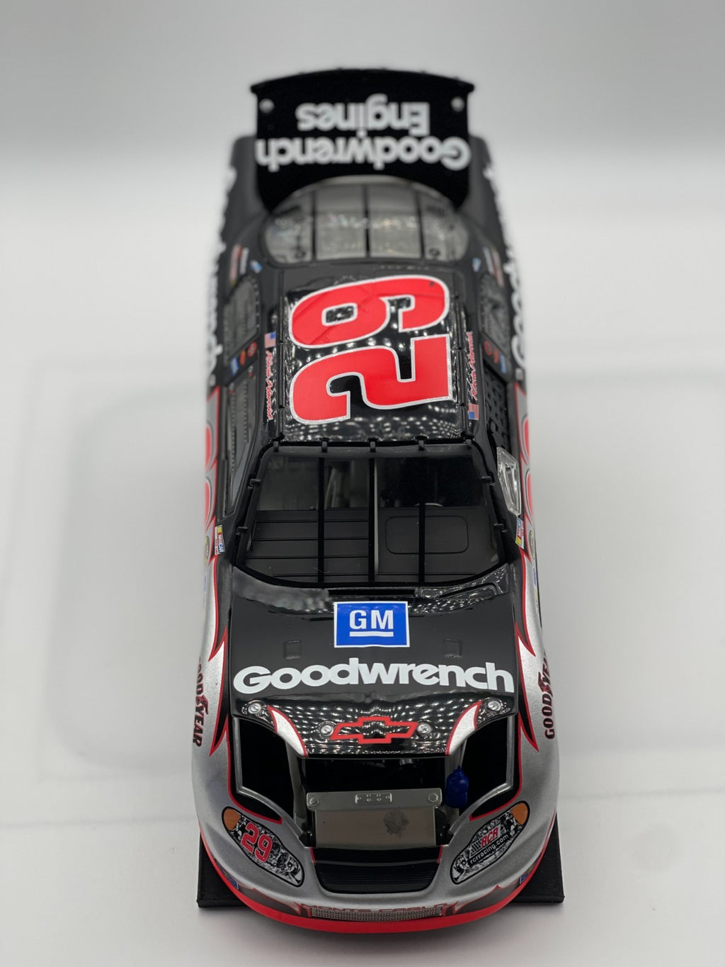 Kevin Harvick #29 GM Goodwrench 2004 Monte Carlo 1:24 NASCAR Diecast - original photograph 3