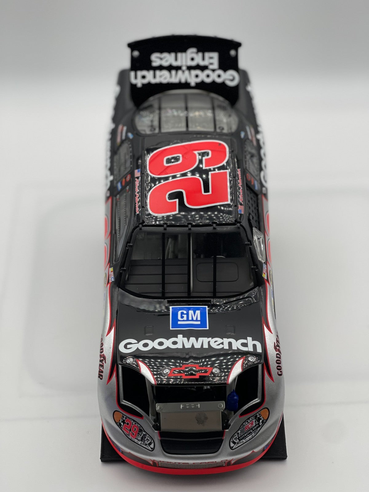 Kevin Harvick #29 GM Goodwrench 2004 Monte Carlo 1:24 NASCAR Diecast - original photograph 3