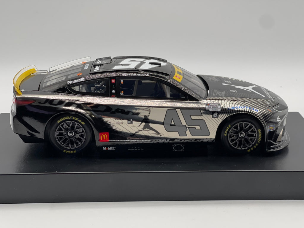 Tyler Reddick #45 Jordan Brand Black 2024 Camry Color Chrome 1:24 1/120 DIN 17 - original photograph 6