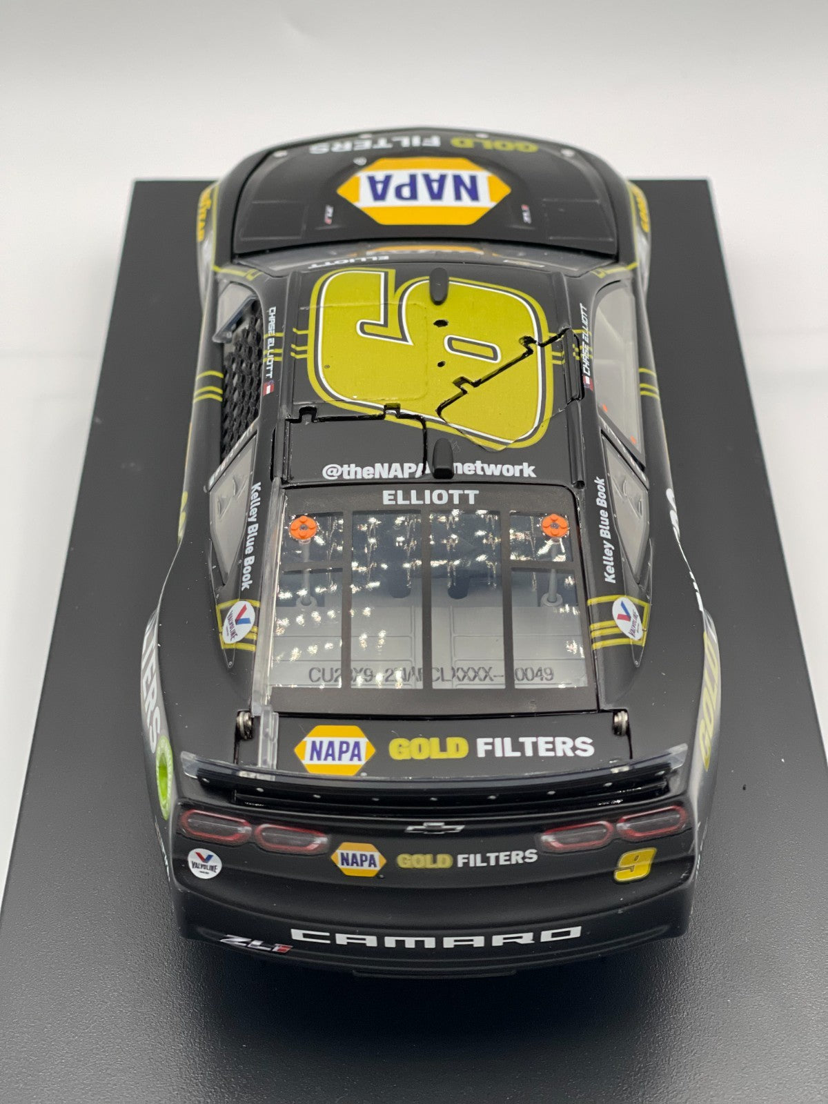 Chase Elliott #9 NAPA Gold Filters 2023 Camaro ZL1 ELITE 1:24 1/293 DIN 49 - original photograph 7