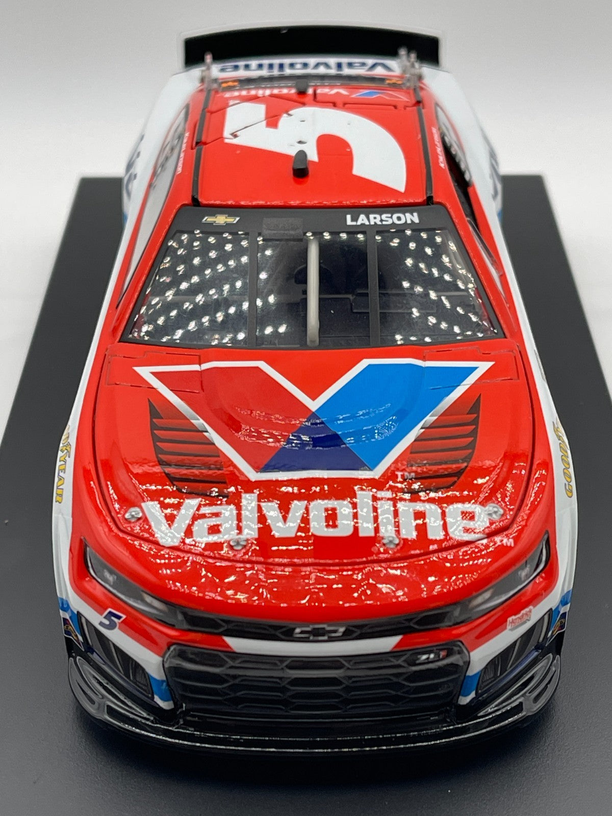 Kyle Larson #5 Valvoline 2026 Chevrolet ELITE 1:24 1/168 DIN 51 NASCAR Diecast