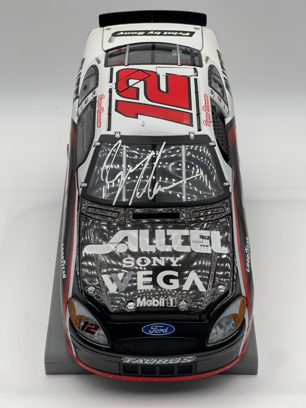 Ryan Newman #12 ALLTEL Sony WEGA 2002 Rookie Auto Team Caliber Owners 1:24