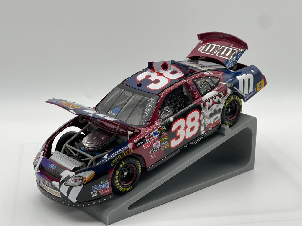 Elliott Sadler #38 M&M's Star Wars III 2005 Taurus Autographed 1:24 NASCAR