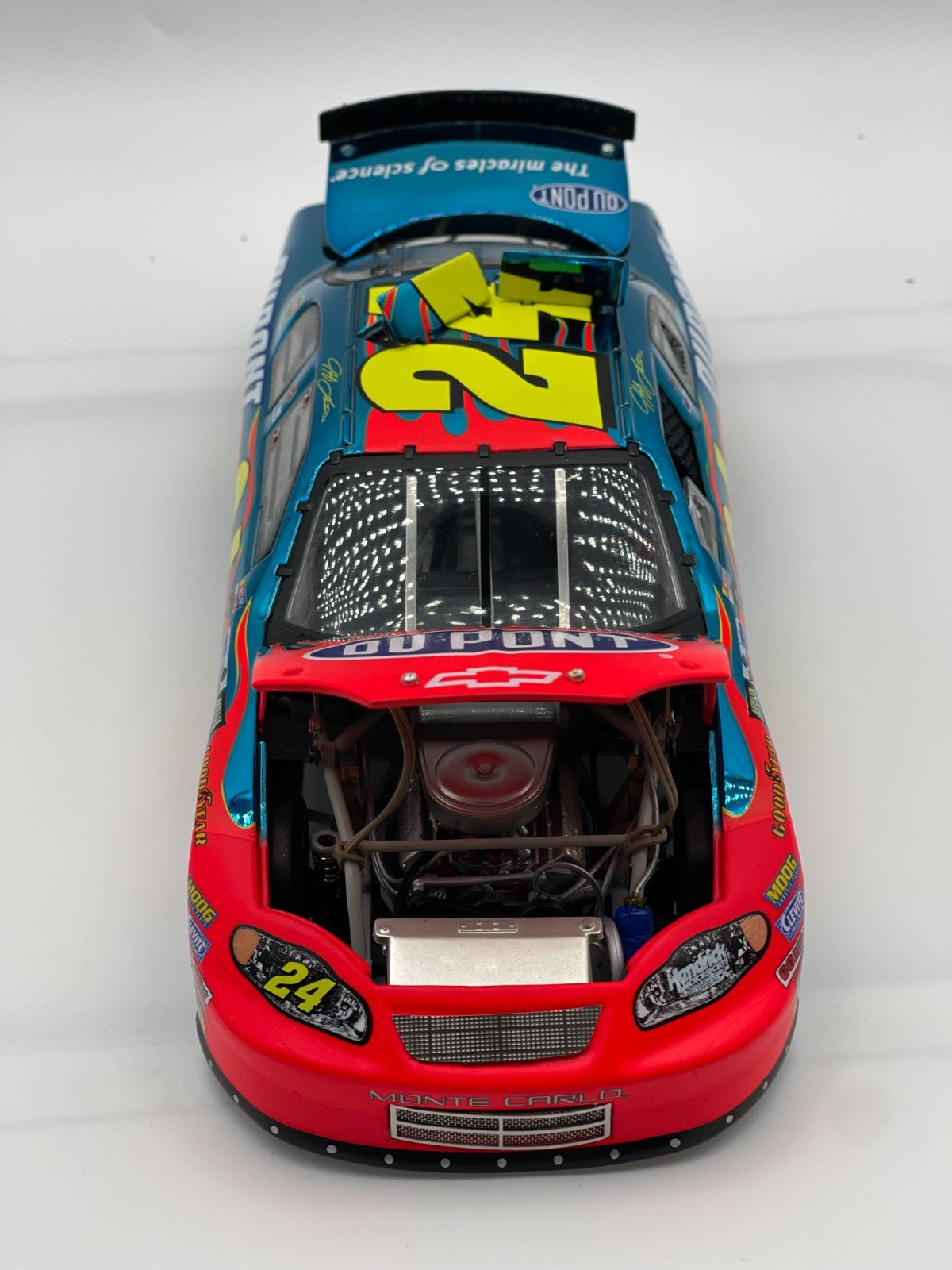 Jeff Gordon #24 DuPont 2004 Monte Carlo ELITE Color Chrome 1:24 1/804 DIN 254