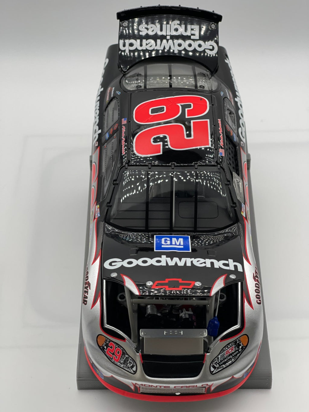 Kevin Harvick #29 GM Goodwrench 2004 Monte Carlo 1:24 NASCAR Diecast - original photograph 3