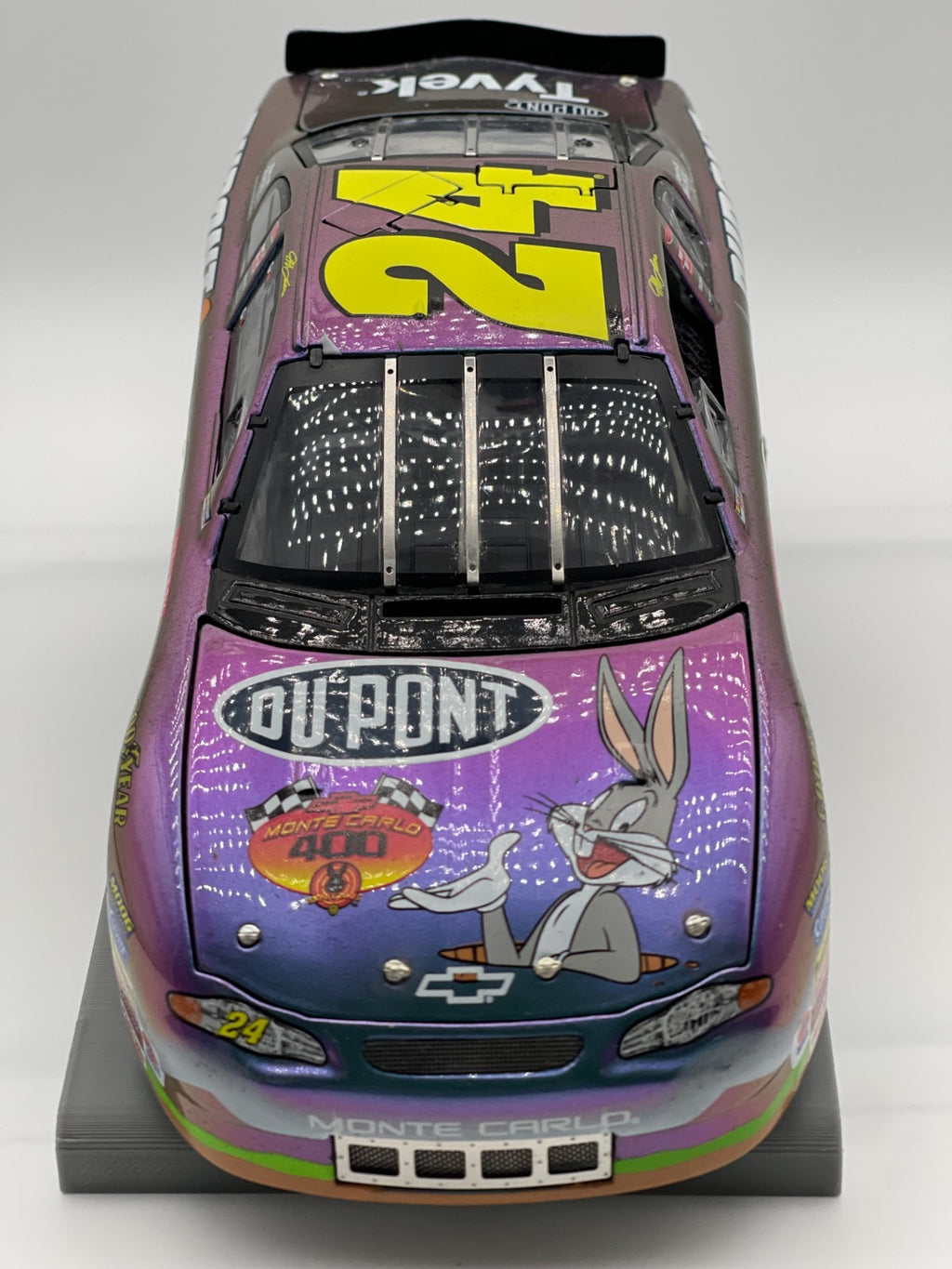 Jeff Gordon #24 DuPont Looney Tunes 2001 Monte Carlo ELITE 1:24 NASCAR 1/7500