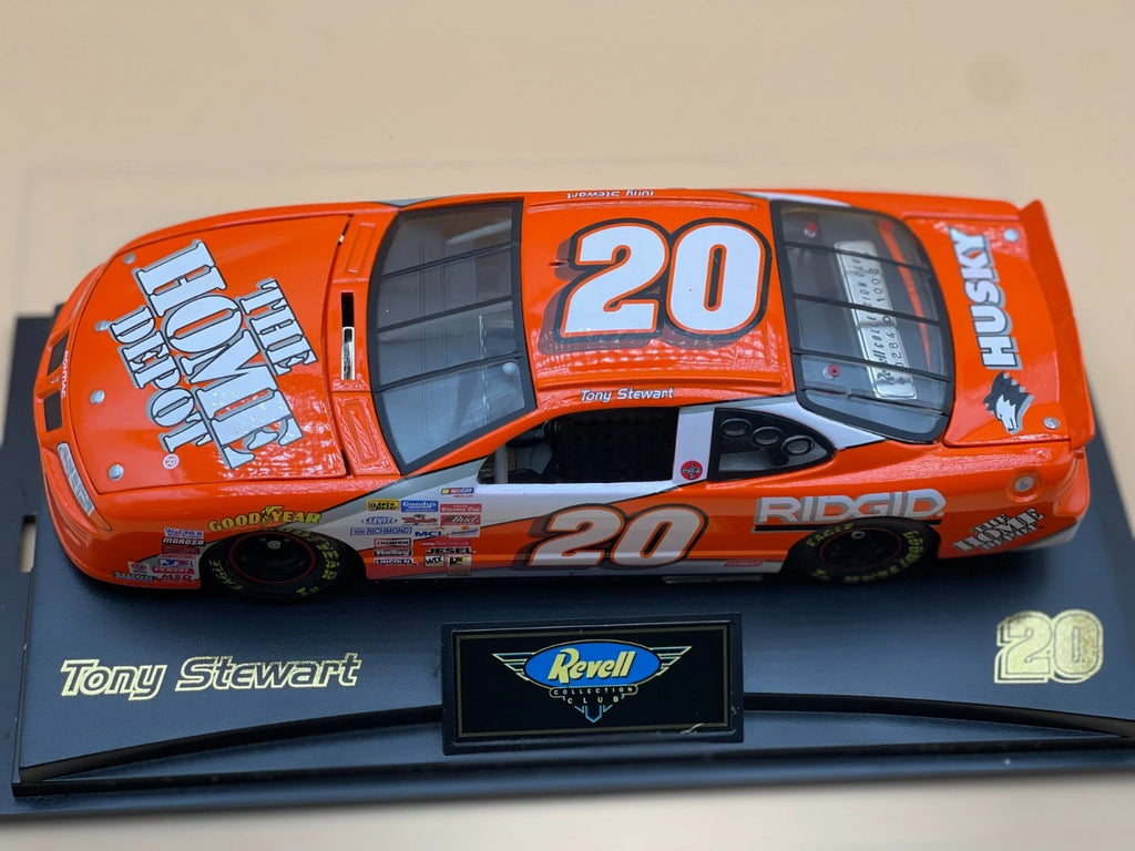 Tony Stewart #20 Home Depot 1999 Pontiac Revell 1:24 1/1002 - original photograph 2