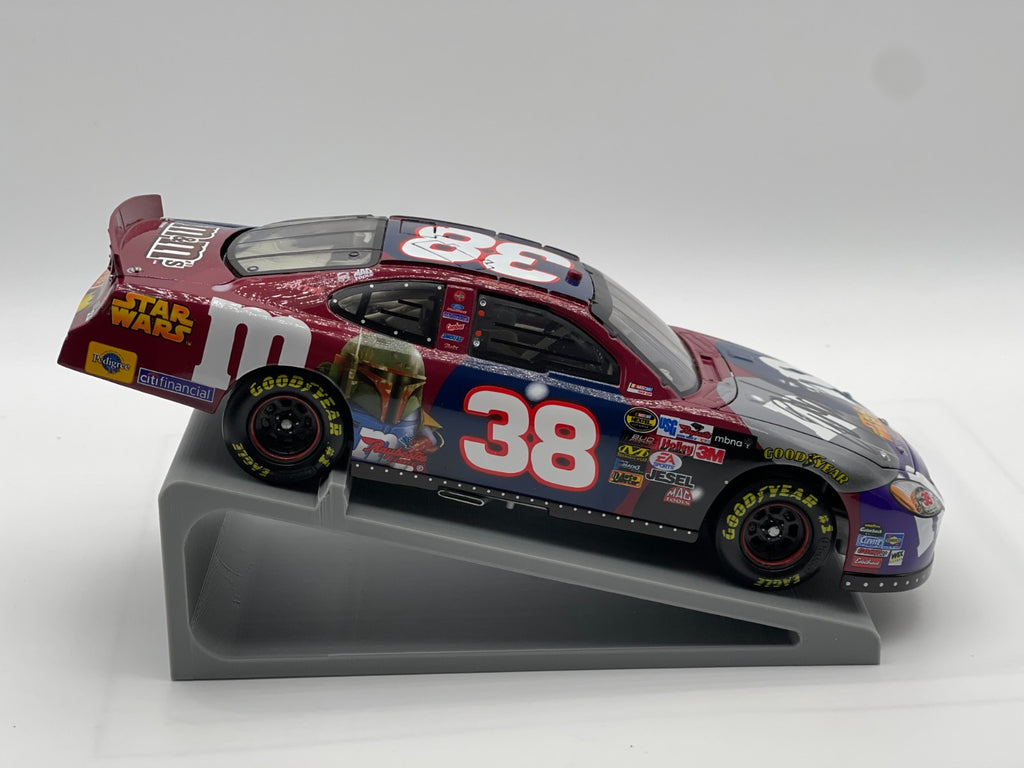 Elliott Sadler #38 M&M's Star Wars III 2005 Taurus Autographed 1:24 NASCAR