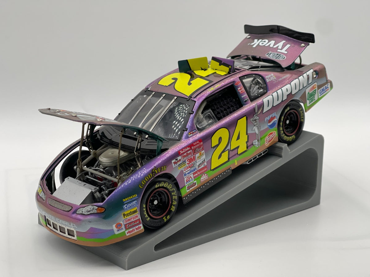 Jeff Gordon #24 DuPont Looney Tunes 2001 Monte Carlo ELITE 1:24 NASCAR 1/7500