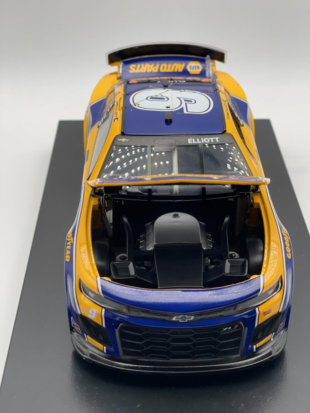 Chase Elliott #9 NAPA Throwback 2022 Camaro ZL1 ELITE 1:24 1/309 DIN 262