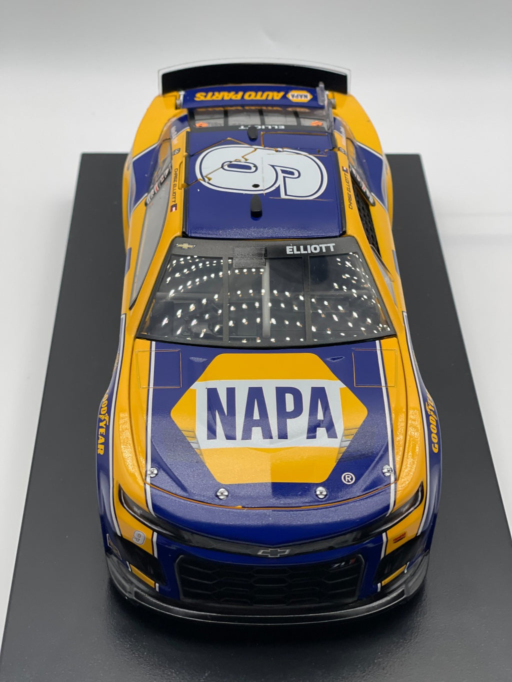 Chase Elliott #9 NAPA Throwback 2022 Camaro ZL1 ELITE 1:24 1/309 DIN 262