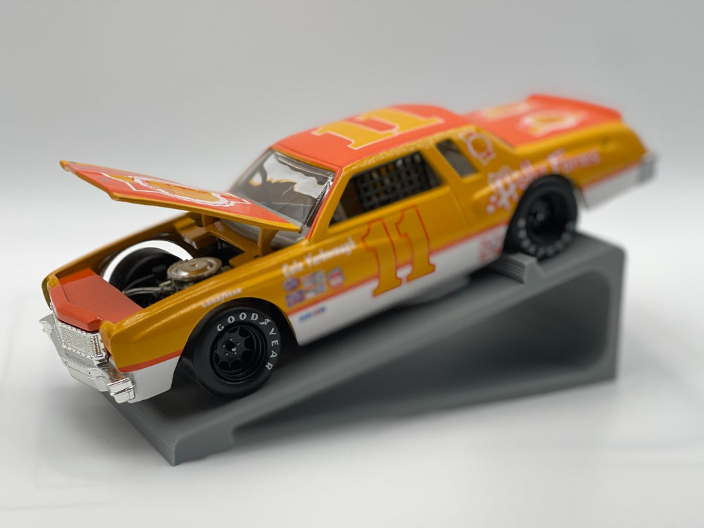 Cale Yarborough #11 Holly Farms 1976 Chevy Malibu 1:24 NASCAR 1/5640