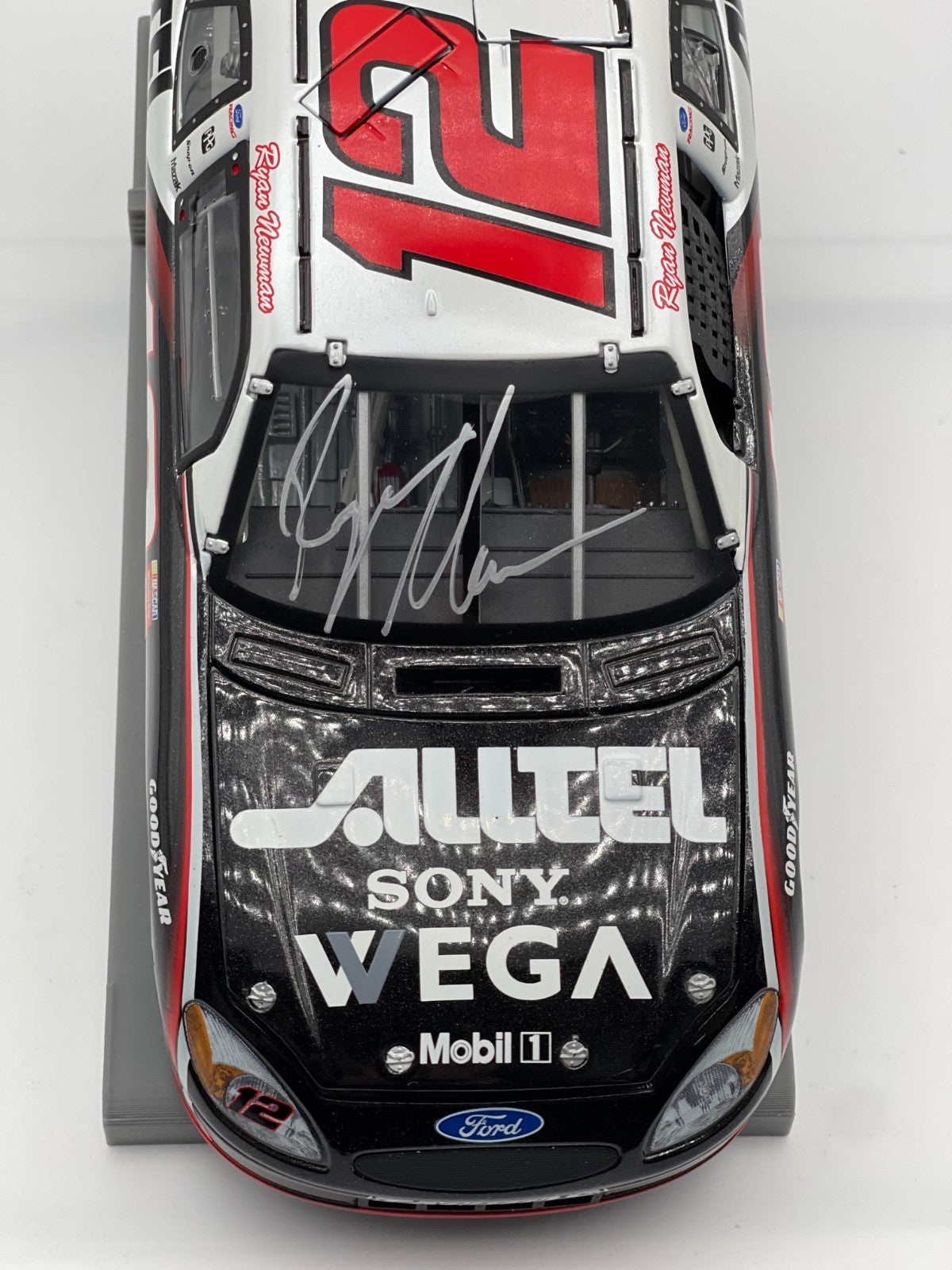 Ryan Newman #12 ALLTEL Sony WEGA 2002 Rookie Auto Team Caliber Owners 1:24