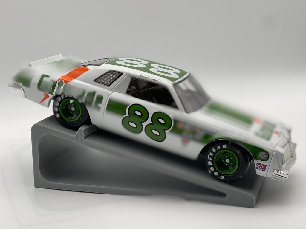 Darrell Waltrip #88 Gatorade 1976 Chevy Malibu 1:24 NASCAR 1/5784