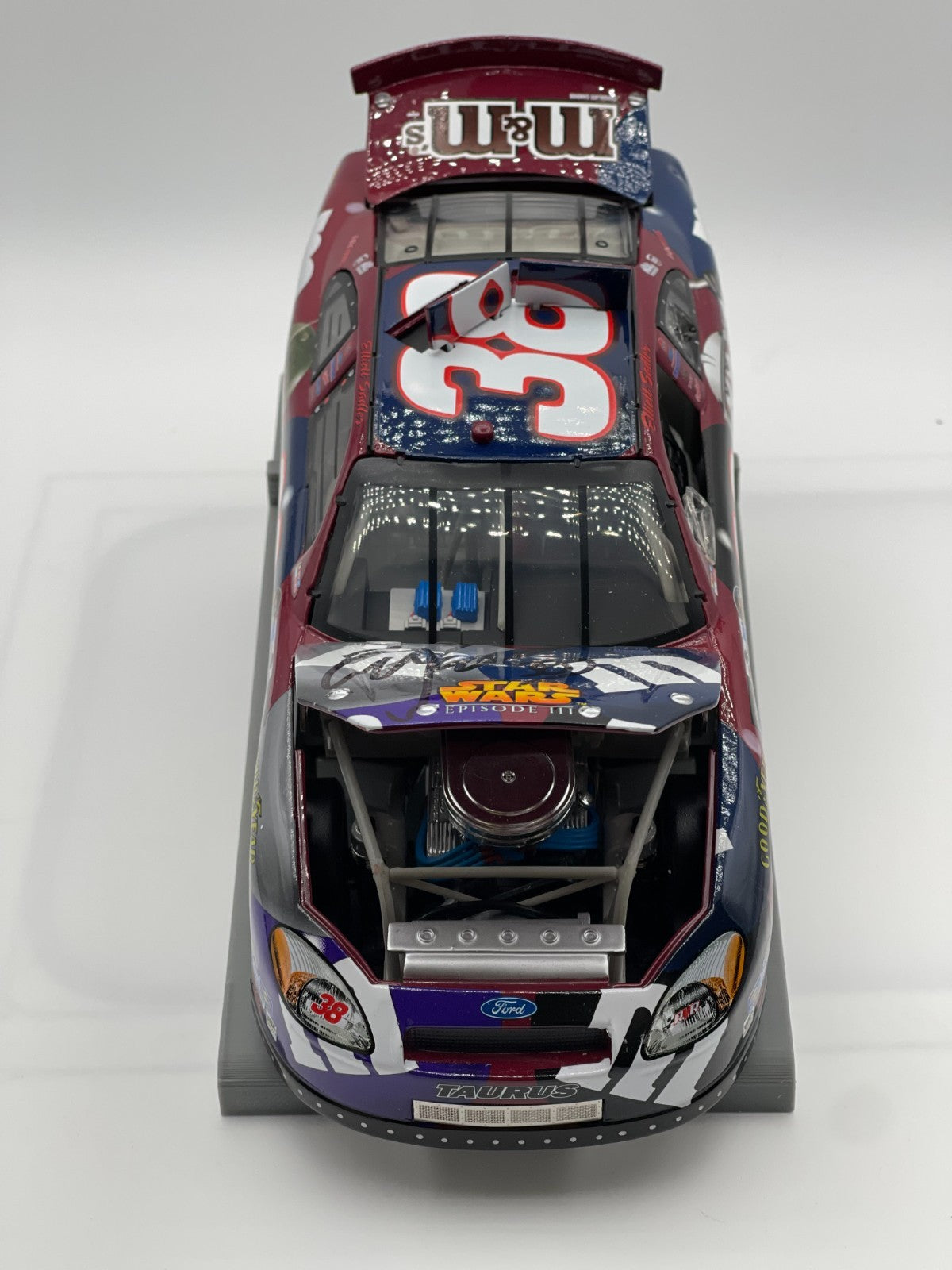 Elliott Sadler #38 M&M's Star Wars III 2005 Taurus Autographed 1:24 NASCAR
