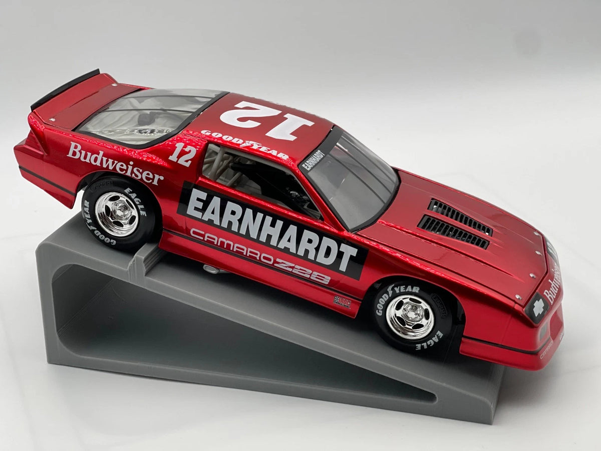 Dale Earnhardt #12 Budweiser 1987 Camaro IROC Xtreme 1:24 Red Chrome 1/9192 - original photograph 4