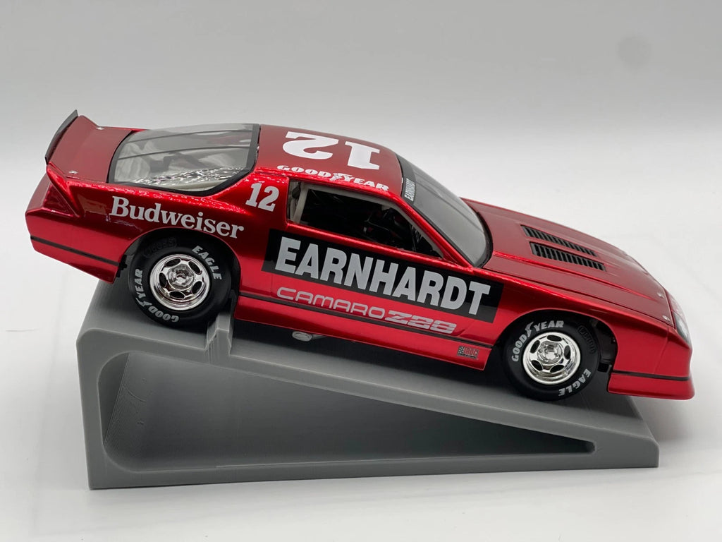 Dale Earnhardt #12 Budweiser 1987 Camaro IROC Xtreme 1:24 Red Chrome 1/9192 - original photograph 5