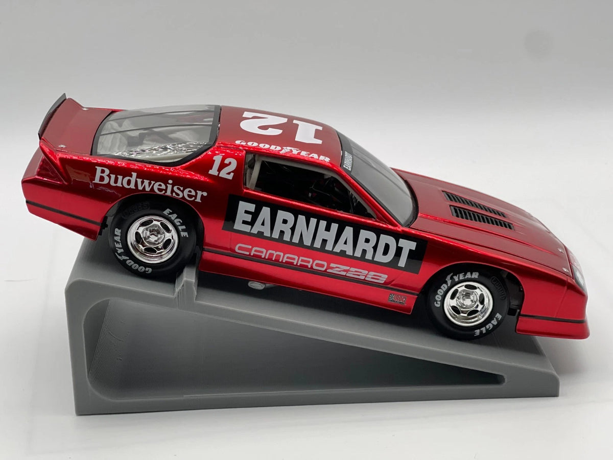 Dale Earnhardt #12 Budweiser 1987 Camaro IROC Xtreme 1:24 Red Chrome 1/9192 - original photograph 5