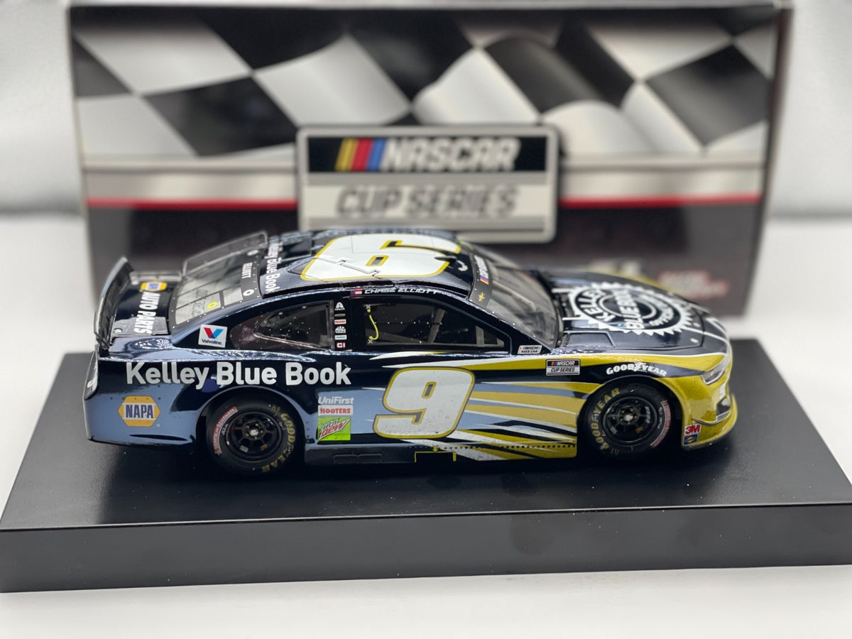 Chase Elliott #9 KBB Charlotte Roval Win 2020 Camaro ELITE Color Chrome 1/192 - original photograph 3