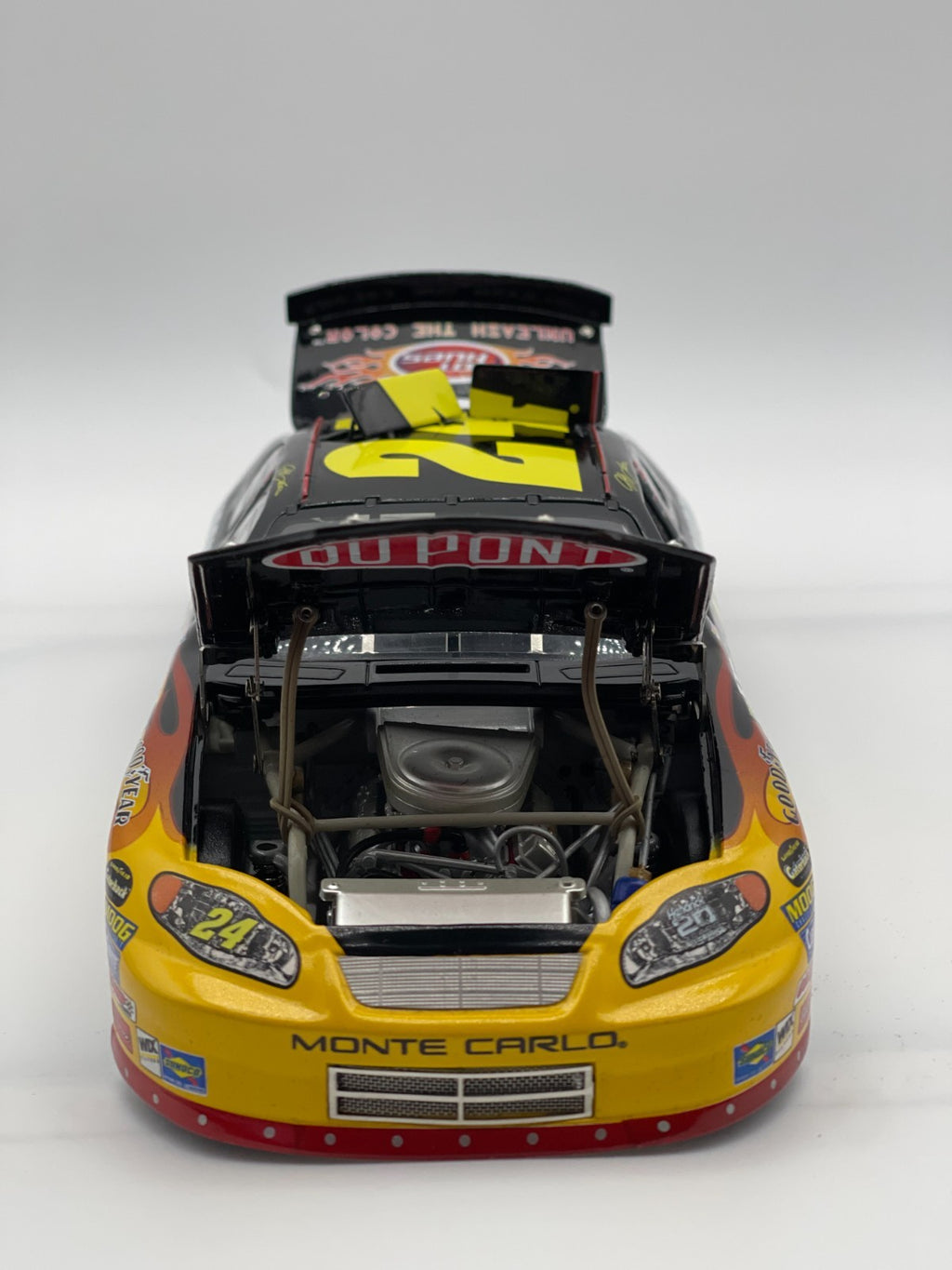 Jeff Gordon #24 DuPont / Wizard of Oz 2004 Monte Carlo ELITE 1:24 1/2700