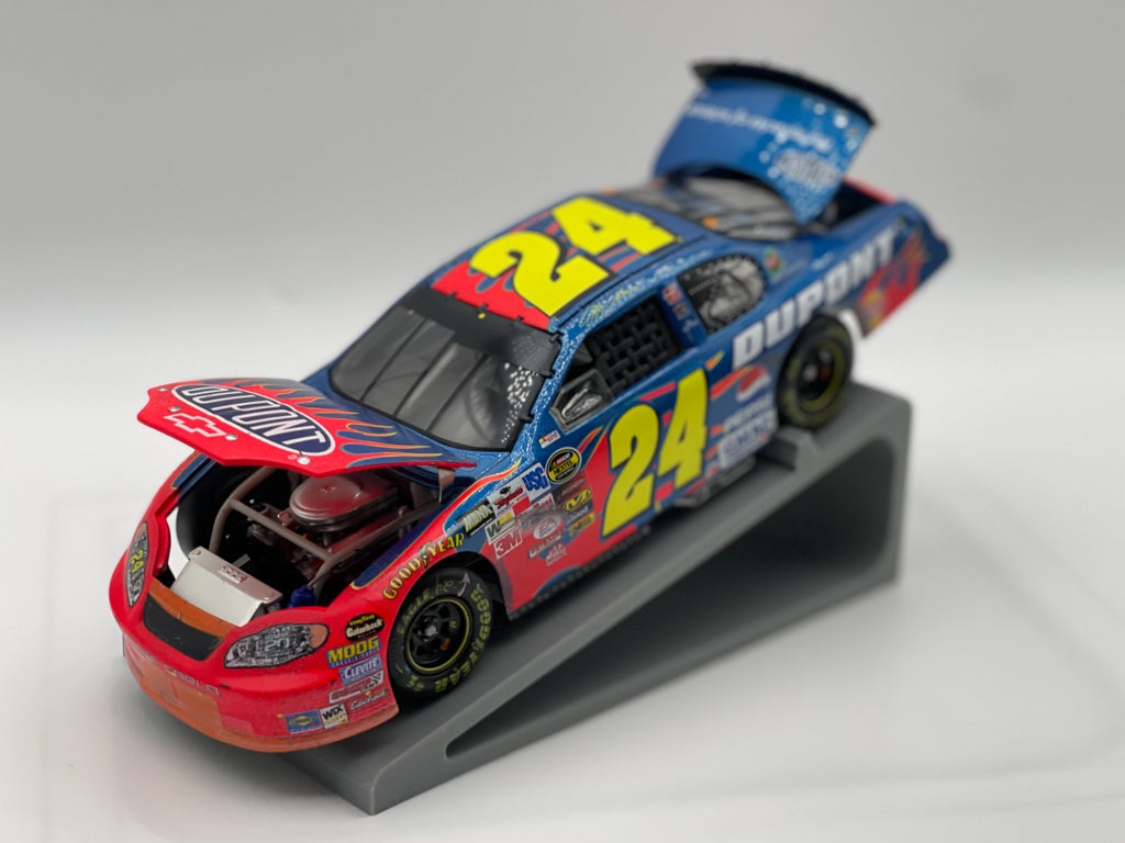 Jeff Gordon #24 DuPont California Raced Win Version 2004 Monte Carlo 1:24