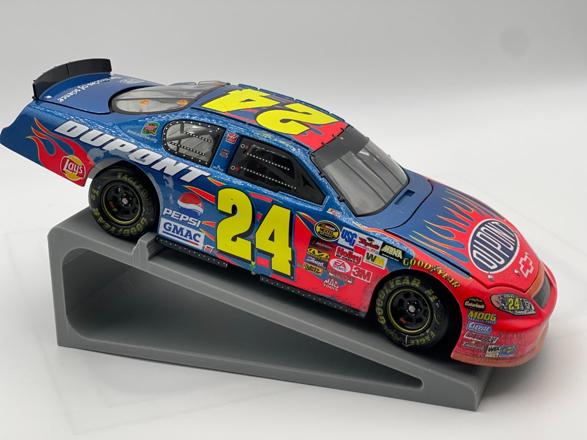 Jeff Gordon #24 DuPont California Raced Win Version 2004 Monte Carlo 1:24