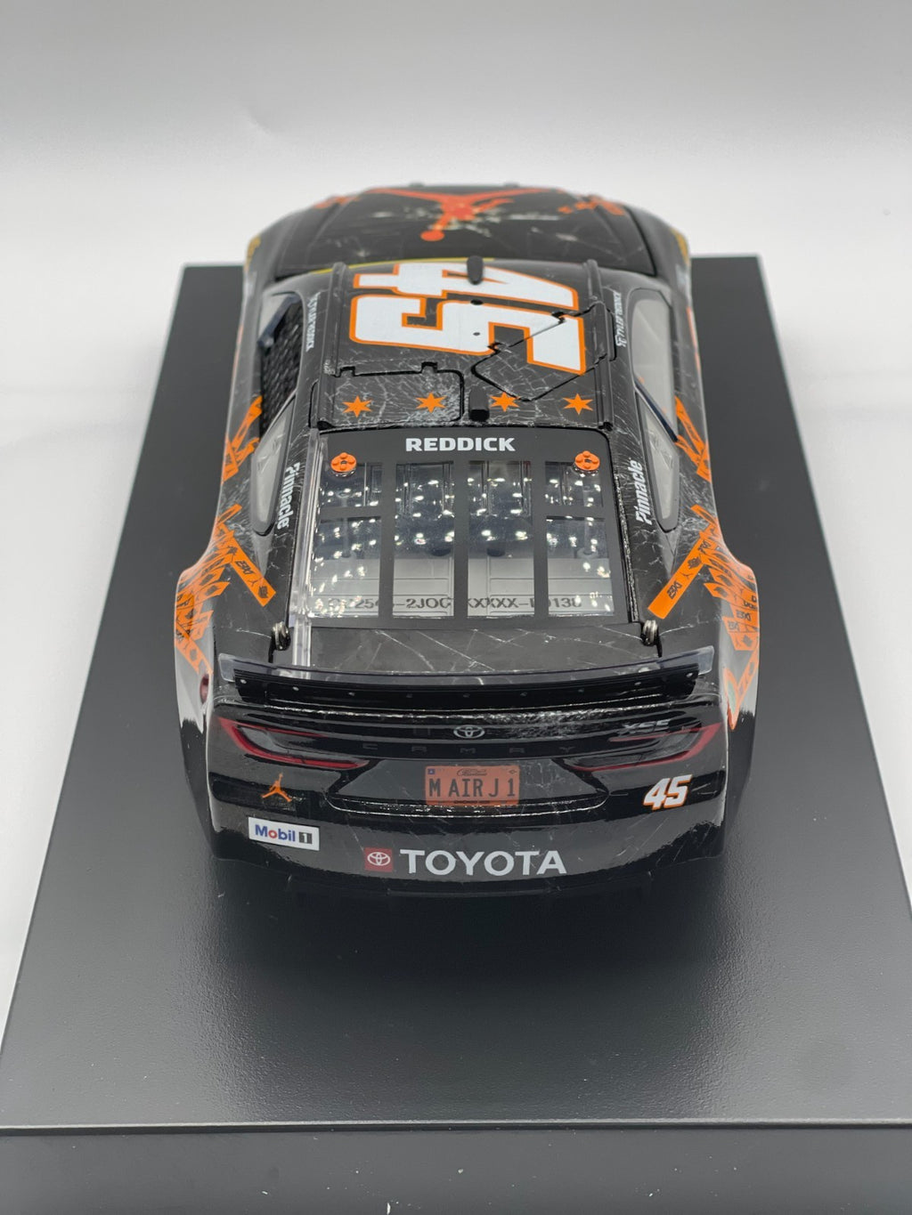 Tyler Reddick #45 Jordan Brand Chicago 2025 Camry ELITE 1:24 1/145 DIN 138 - original photograph 3