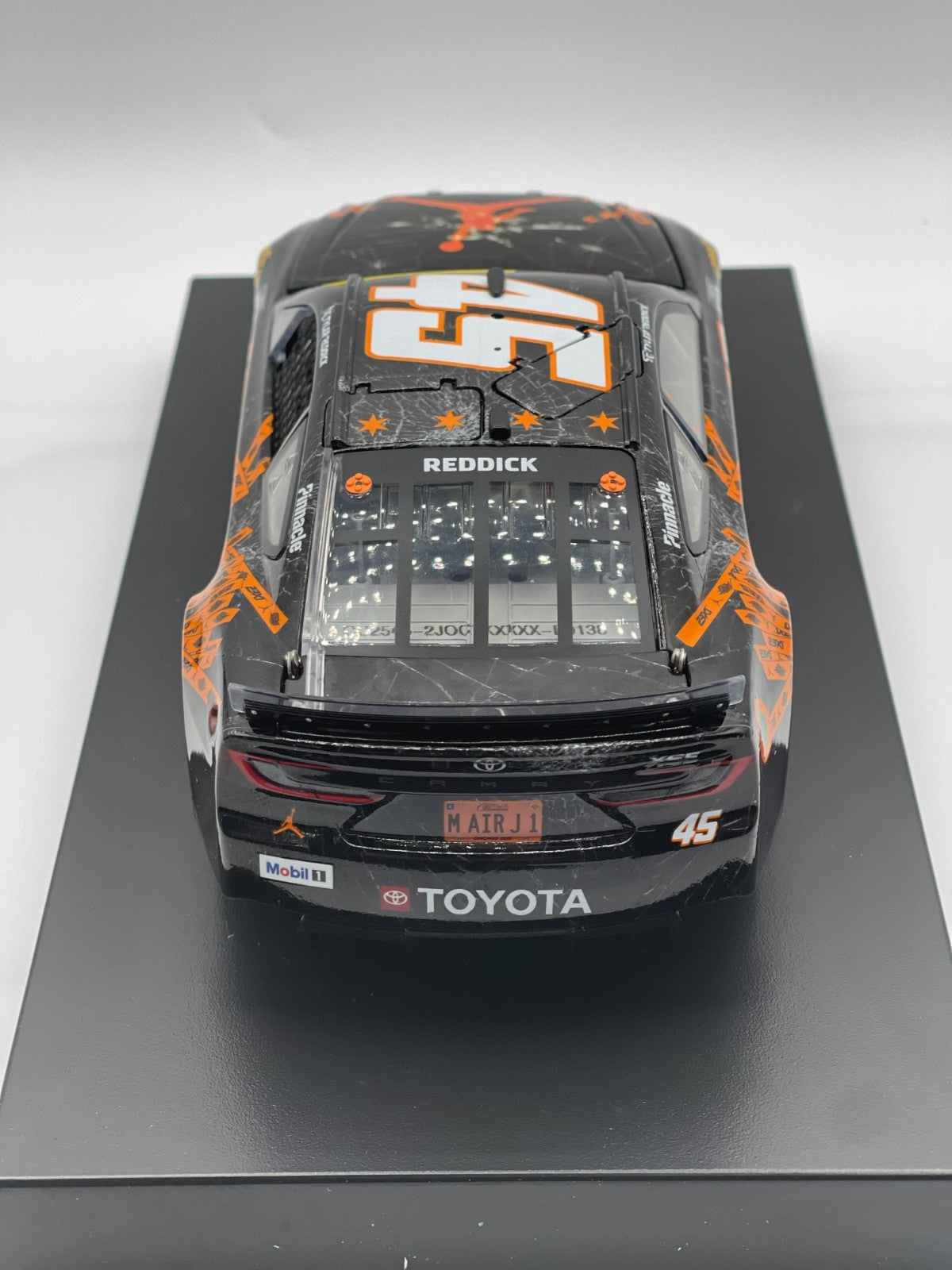 Tyler Reddick #45 Jordan Brand Chicago 2025 Camry ELITE 1:24 1/145 DIN 138 - original photograph 3
