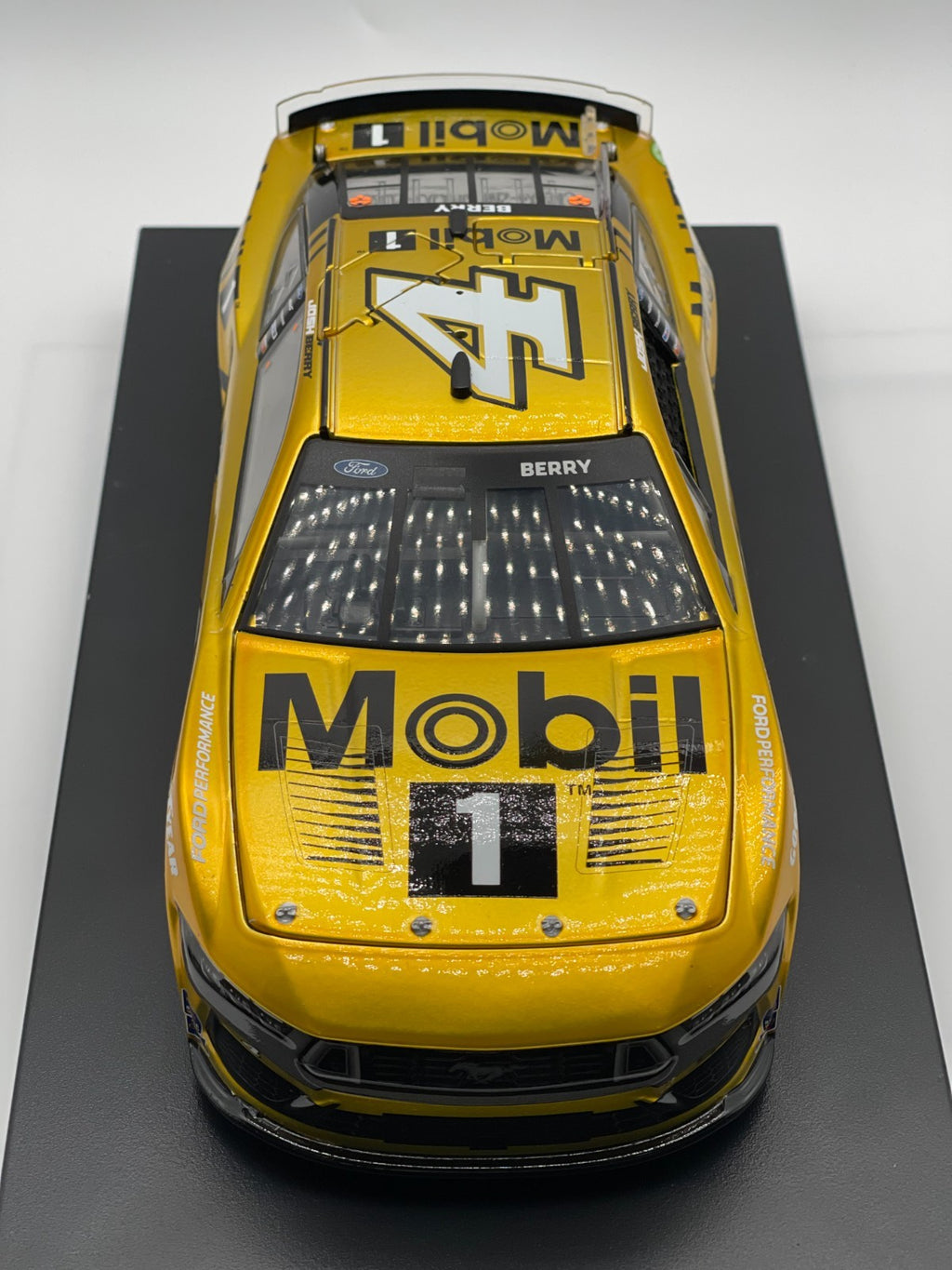 Josh Berry #4 Mobil 1 2024 Mustang ELITE Liquid Color 1:24 1/61 DIN 5