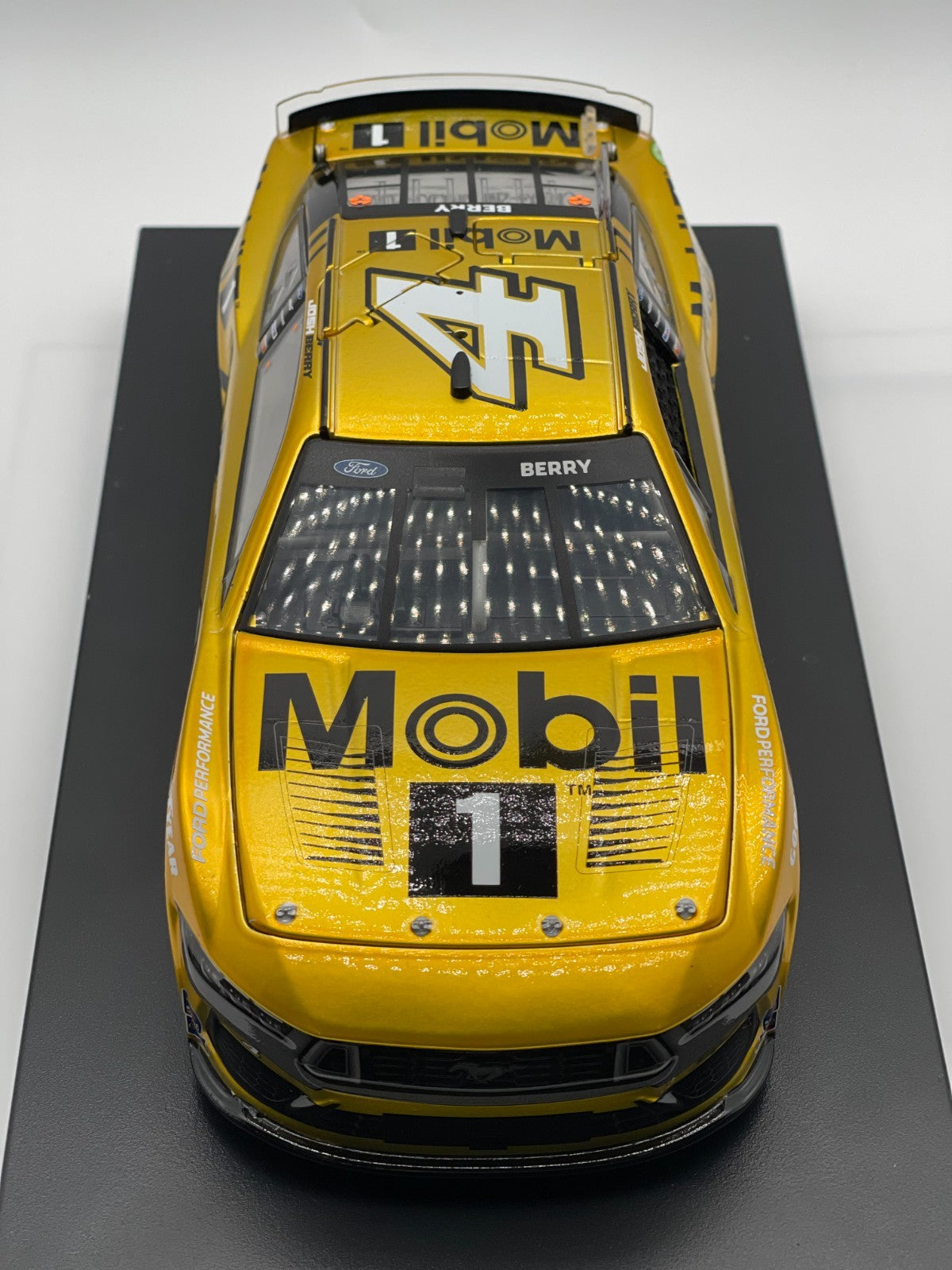 Josh Berry #4 Mobil 1 2024 Mustang ELITE Liquid Color 1:24 1/61 DIN 5