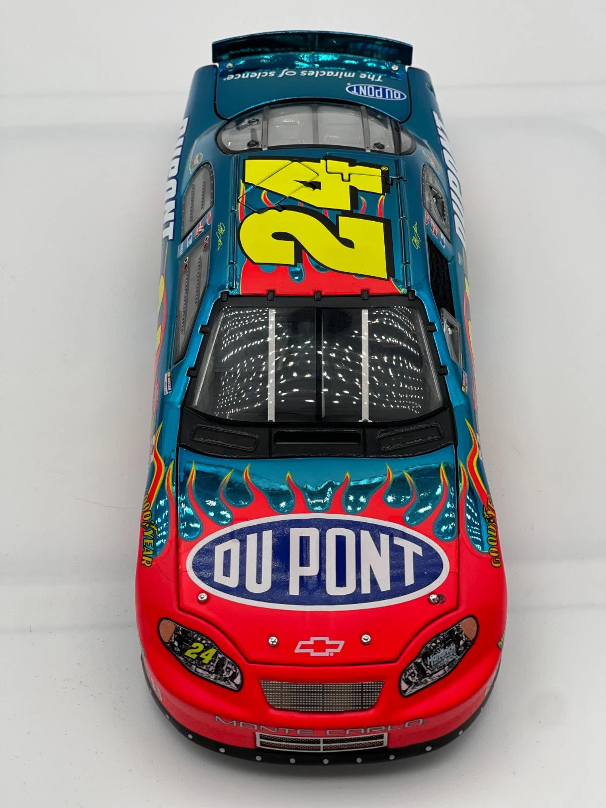 Jeff Gordon #24 DuPont 2003 Monte Carlo ELITE Color Chrome 1/804 DIN 230 - original photograph 5