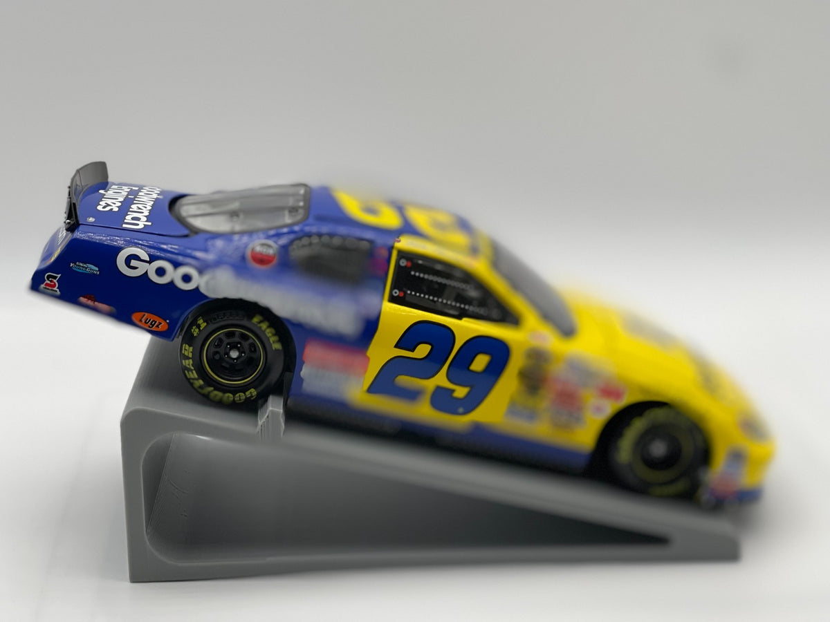 Kevin Harvick #29 GM Goodwrench 2004 Monte Carlo RCR 35th Anniv 1:24 NASCAR