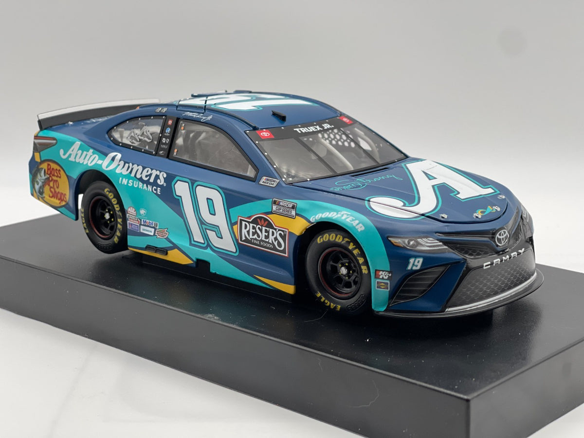 Martin Truex Jr. #19 Auto-Owners Insurance MTJF 2021 Camry 1:24 1 of 720 DIN 600