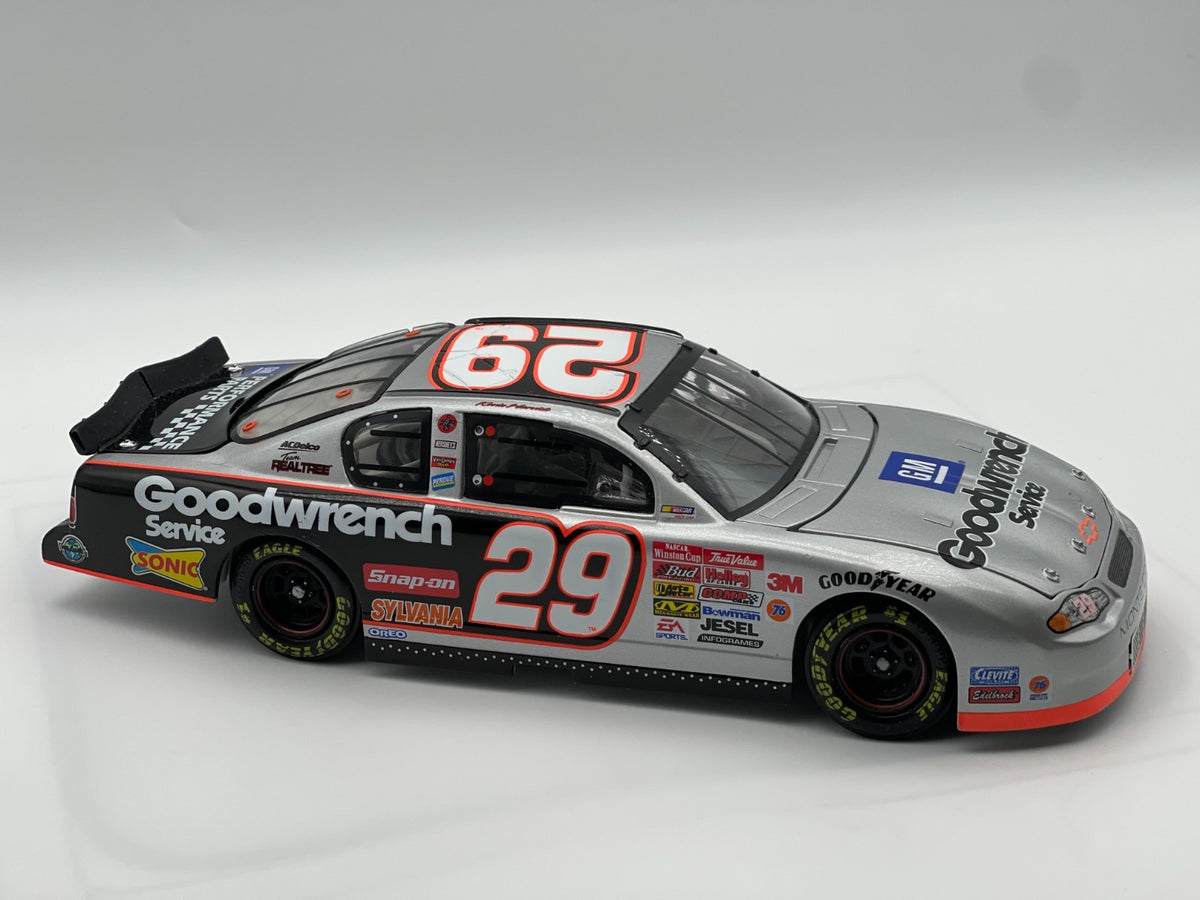 Kevin Harvick #29 GM Goodwrench Service 2002 Monte Carlo 1:24 NASCAR Diecast - original photograph 4