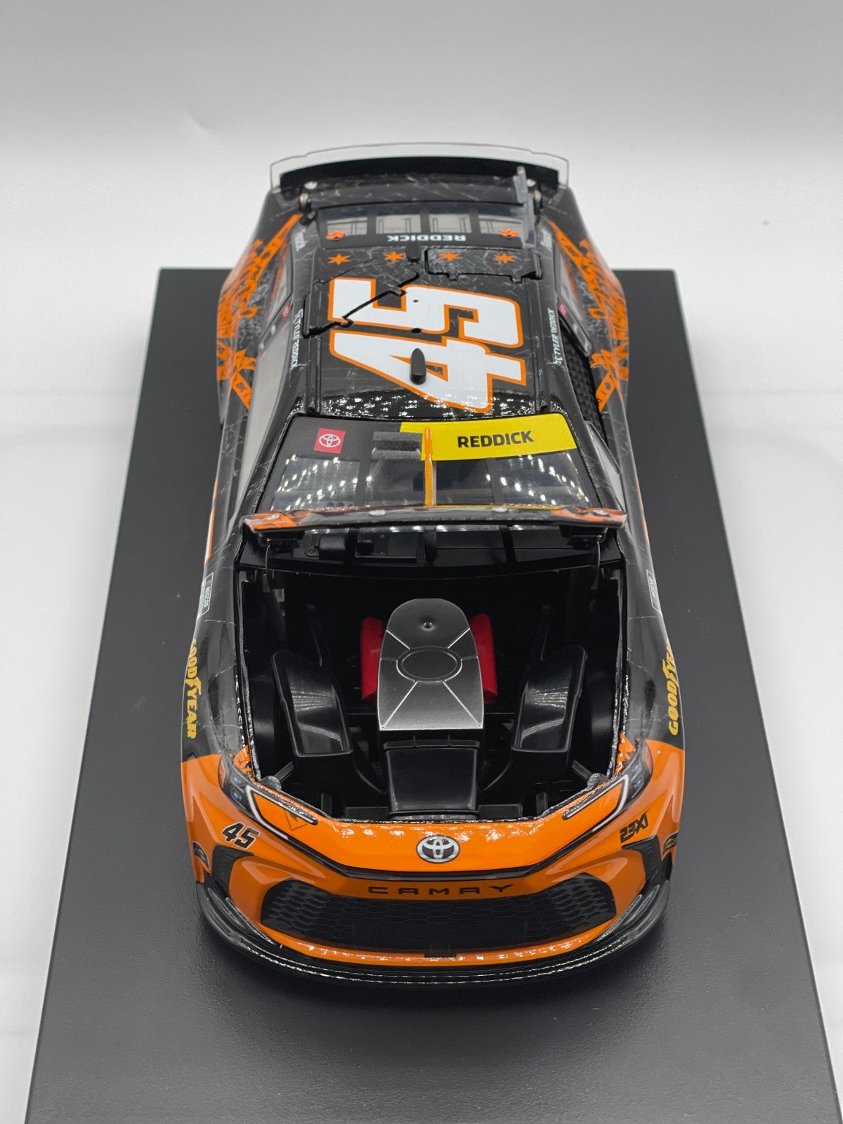 Tyler Reddick #45 Jordan Brand Chicago 2025 Camry ELITE 1:24 1/145 DIN 138 - original photograph 8