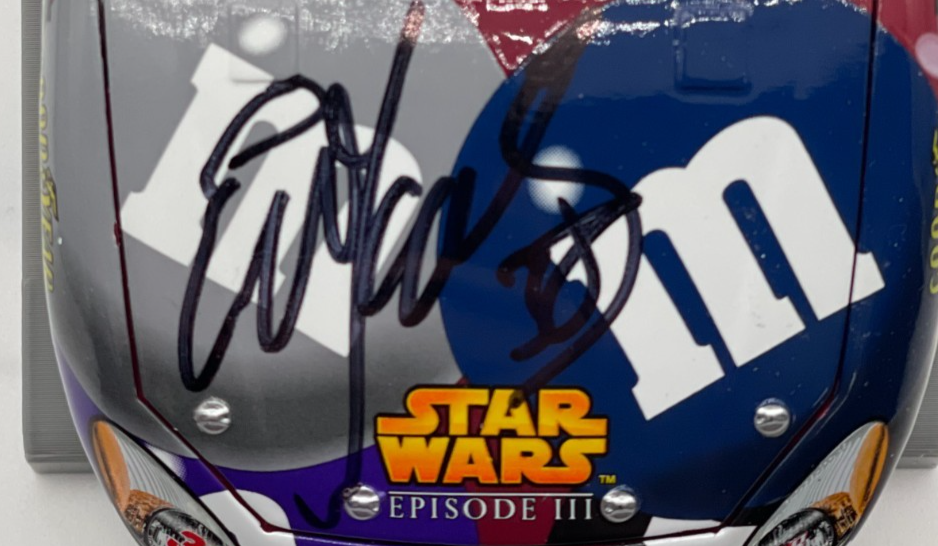 Elliott Sadler #38 M&M's Star Wars III 2005 Taurus Autographed 1:24 NASCAR