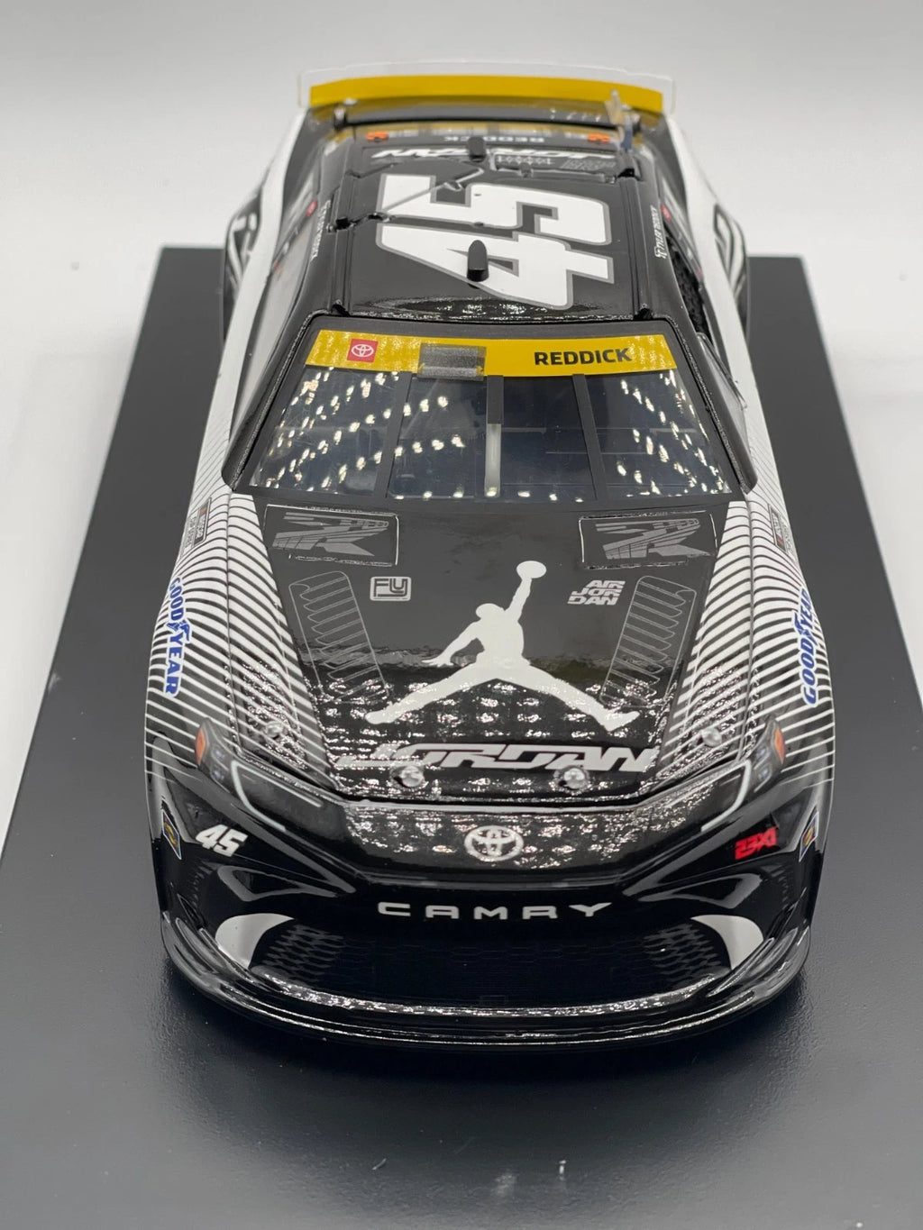 Tyler Reddick #45 Jordan Brand Black 2024 Camry ELITE 1:24 1/221 DIN 198 - original photograph 4