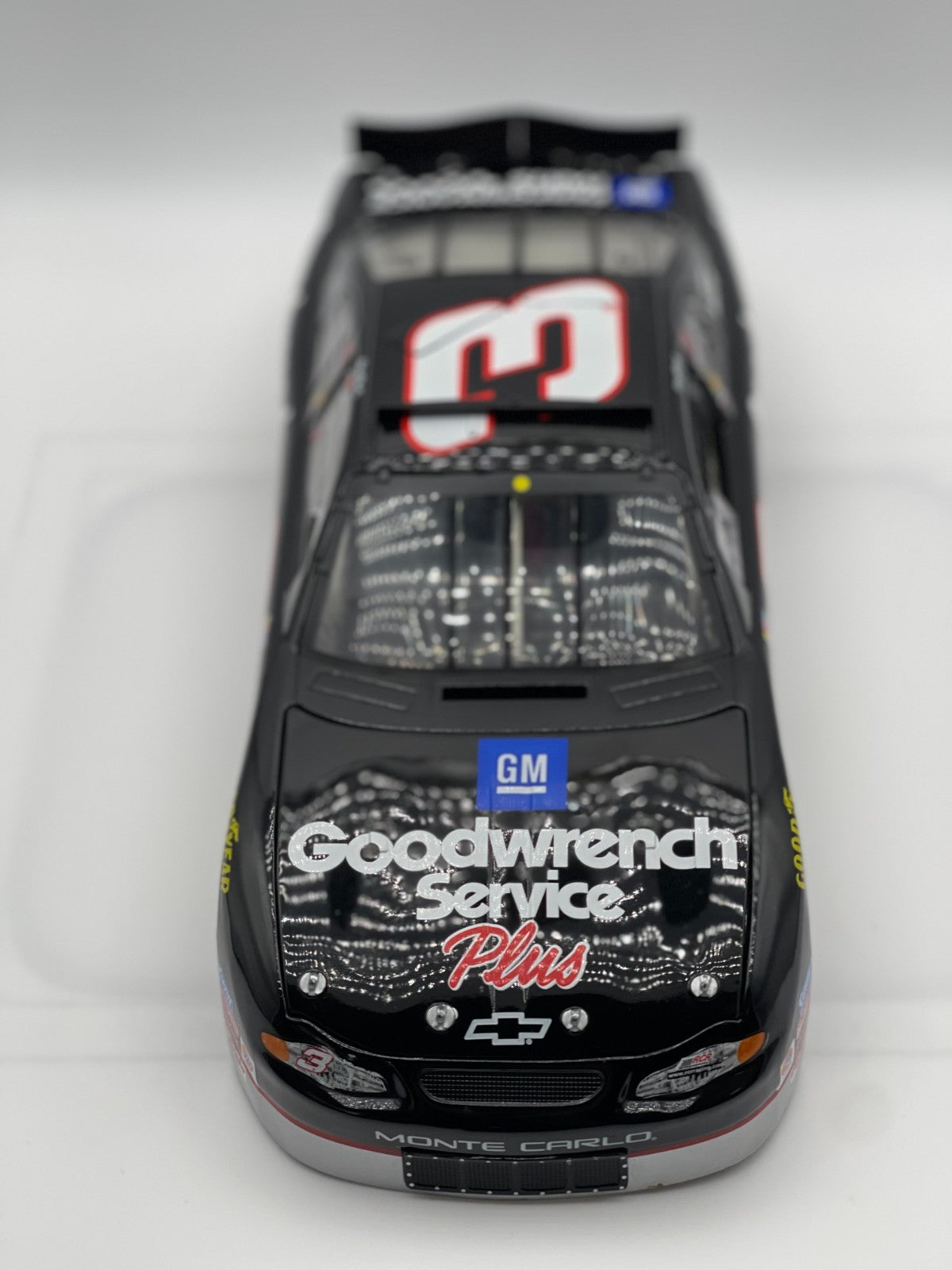 Dale Earnhardt #3 GM Goodwrench Service Parts 2001 Monte Carlo 1 of 20004 1:18 - original photograph 3