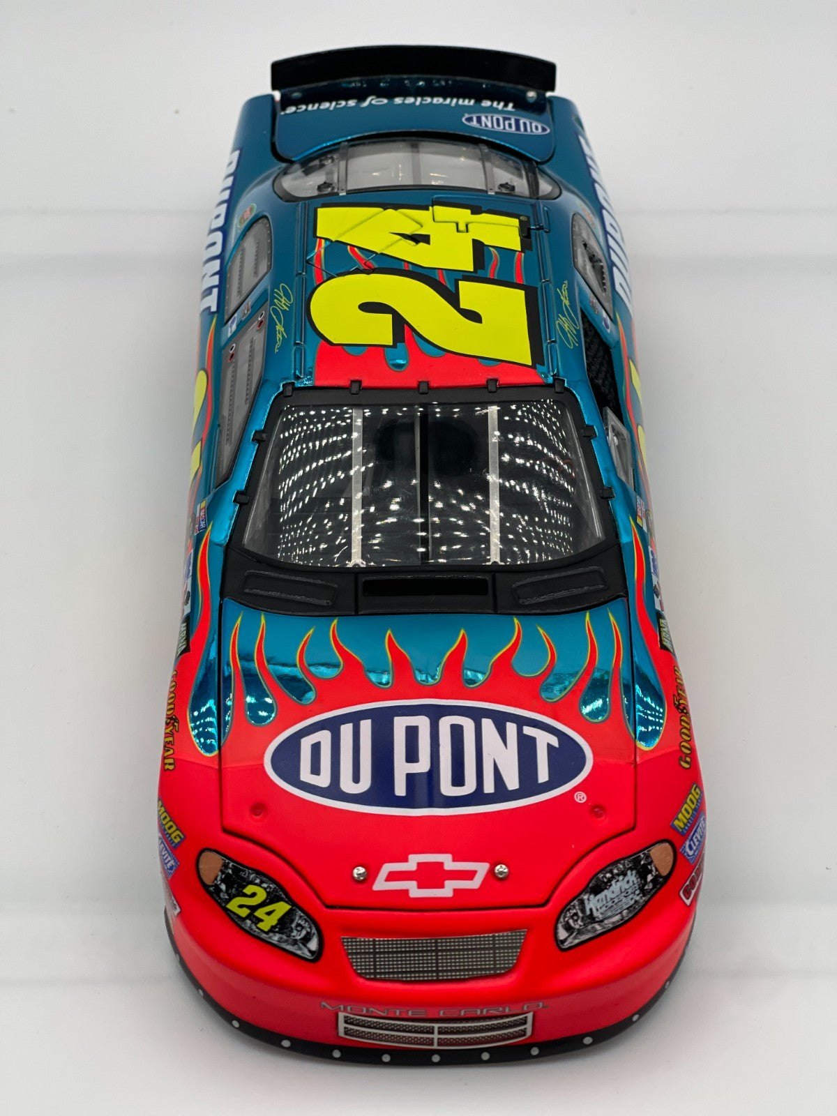 Jeff Gordon #24 DuPont 2004 Monte Carlo ELITE Color Chrome 1:24 1/804 DIN 254
