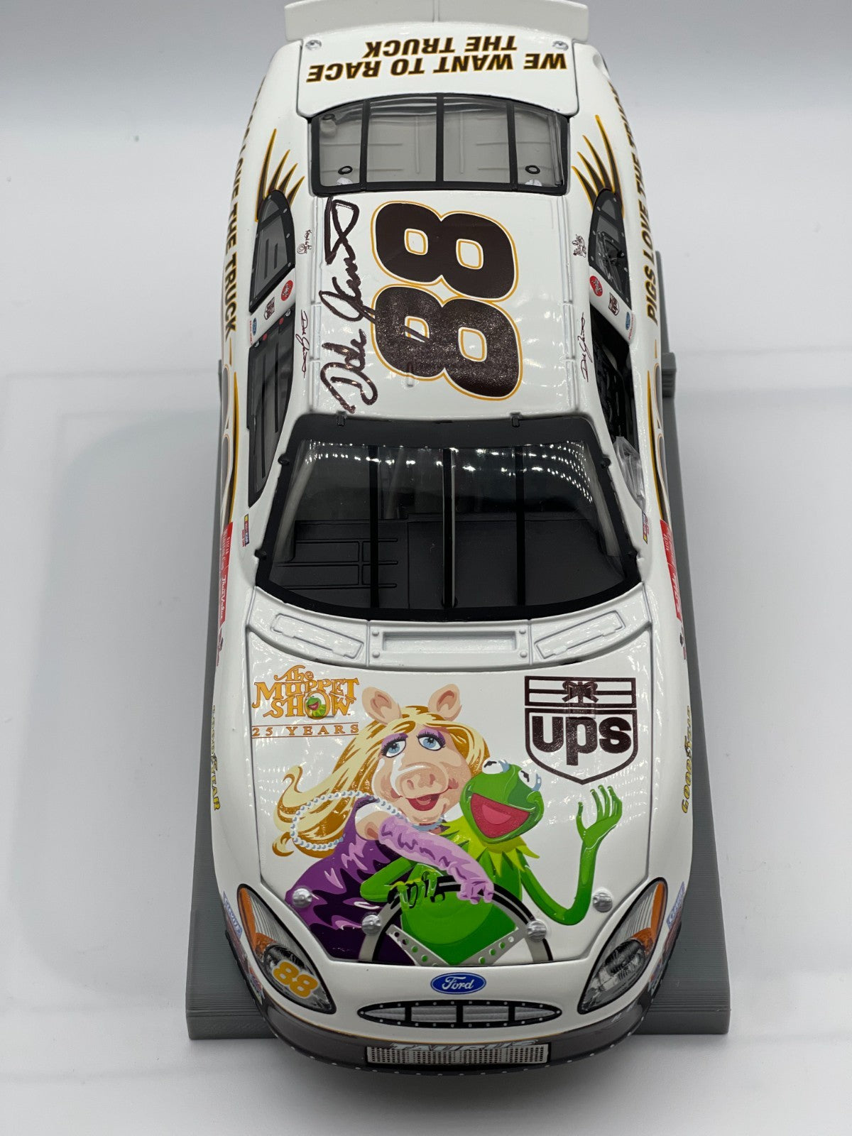 Dale Jarrett #88 UPS / Muppets 25th Anniversary 2002 Taurus Autographed 1:24