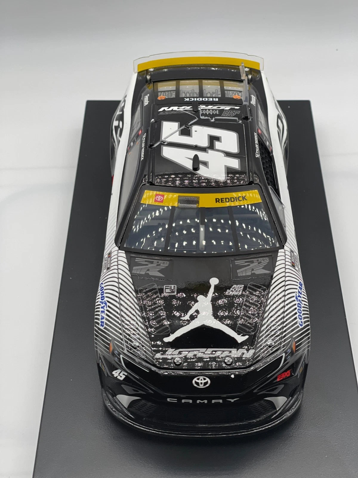 Tyler Reddick #45 Jordan Brand Black 2024 Camry ELITE 1:24 1/221 DIN 207 - original photograph 4