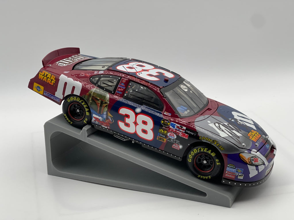 Elliott Sadler #38 M&M's Star Wars III 2005 Taurus Autographed 1:24 NASCAR